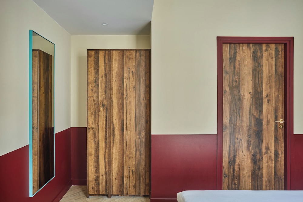 Medium Studio with Kitchenette photo 3