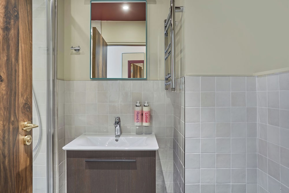 Medium Room photo 2