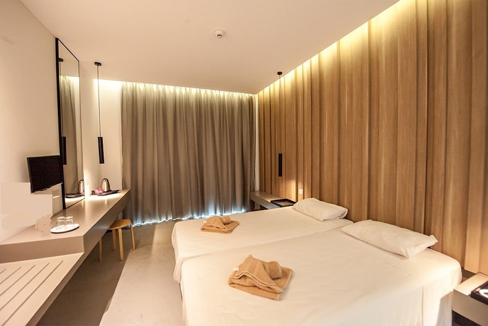 Deluxe Room, Multiple Beds, Sea View photo 2