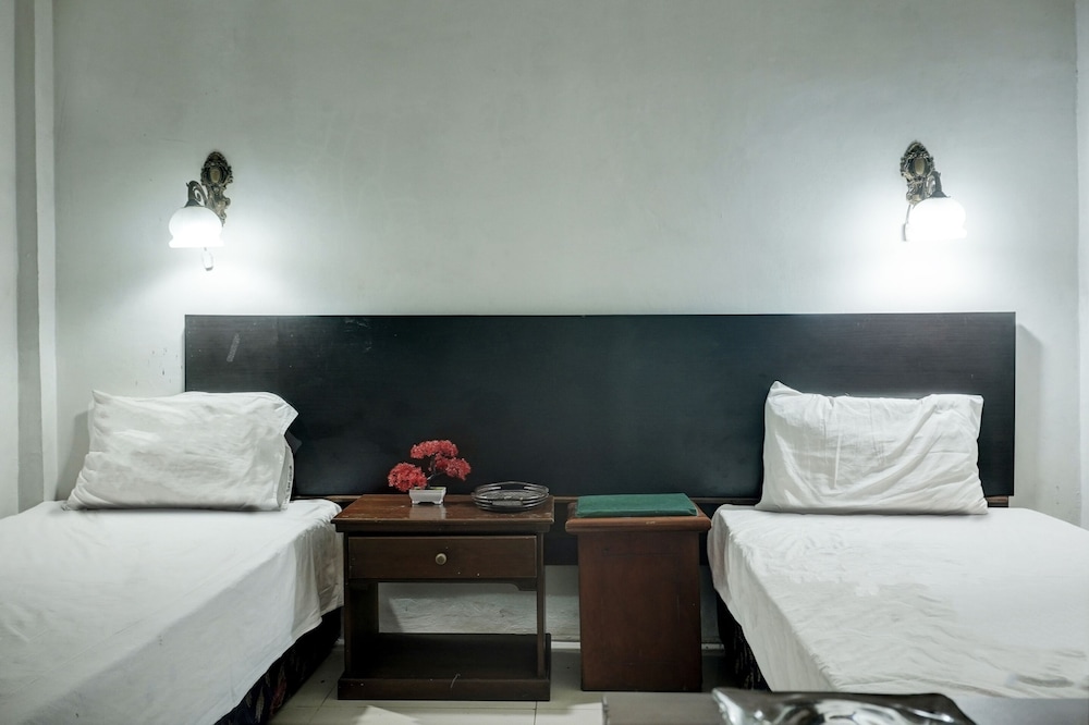 Basic Twin Room photo 2