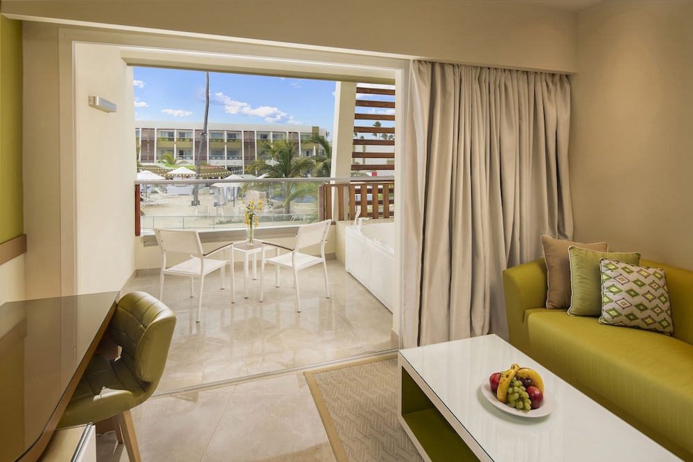 Preferred Club Jr. Suite Pool View Double Beds VIP Concierge incl. Access to Breathless