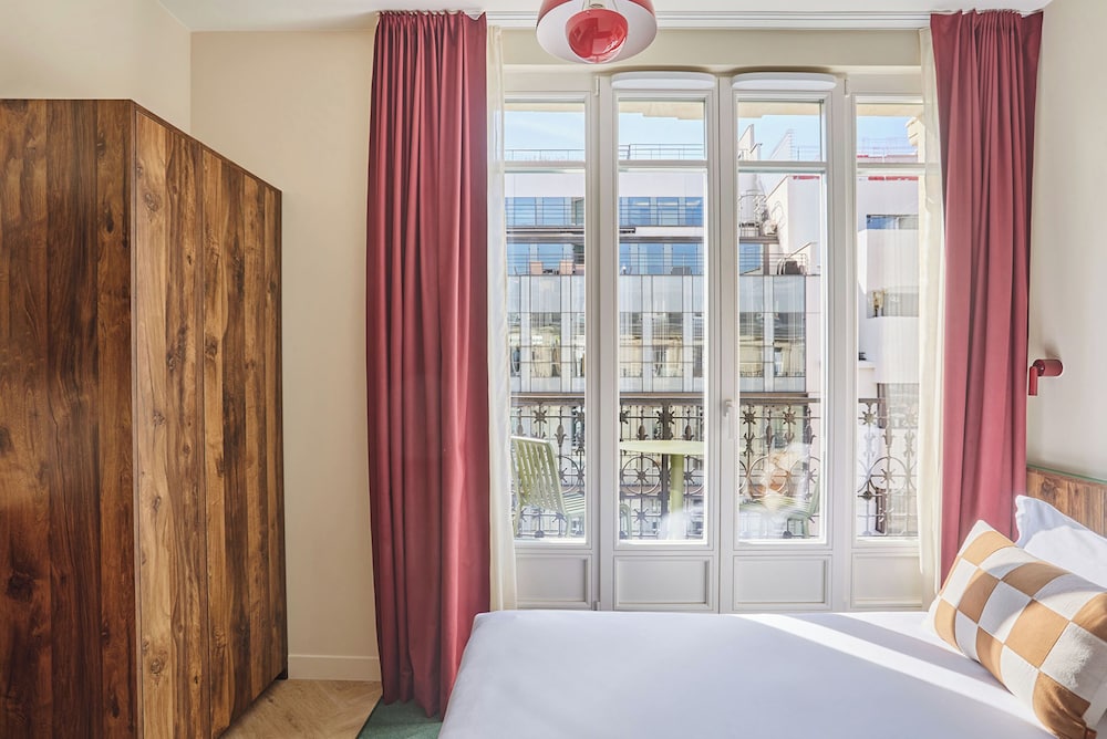 Medium Studio, Kitchenette, Balcony photo 1