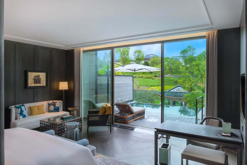 Luxury Villa, 1 King Bed, Private Pool, Partial Lake View