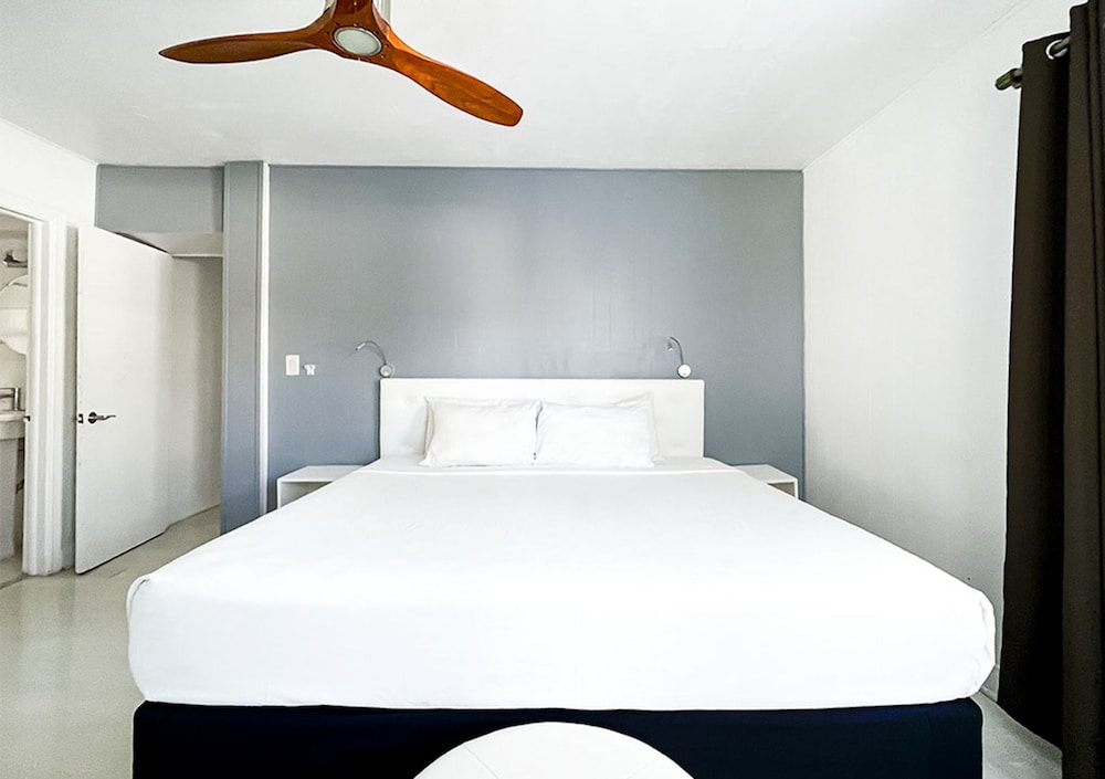Suite, 1 Bedroom (1 King Bed) photo 2