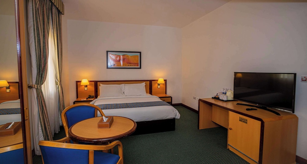 Family Suite, Multiple Beds, Non Smoking, City View - Photo 7