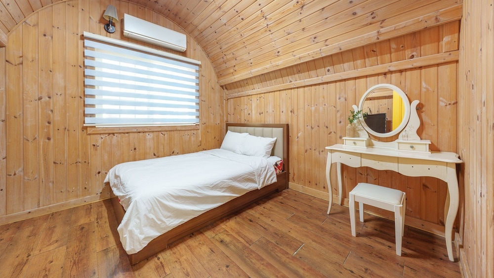 Basic Room, 1 Bedroom (Suite 3(BBQ, Terrace, Spa)) - Photo 8
