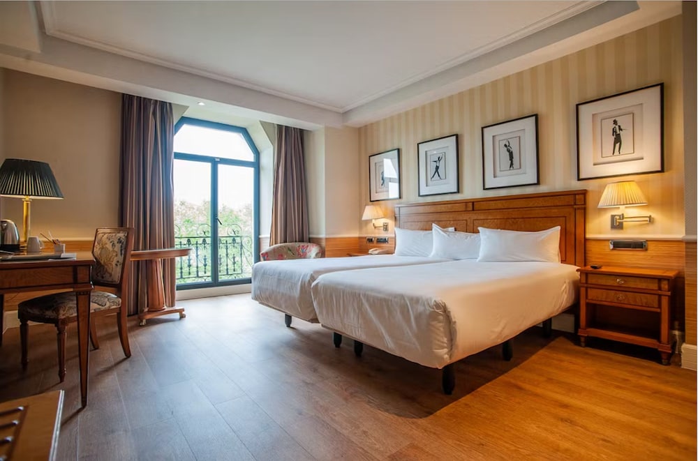 Superior Room, 2 Twin Beds, City View