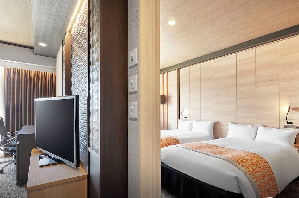 [2 guests] Suite, Non Smoking, Breakfast Included