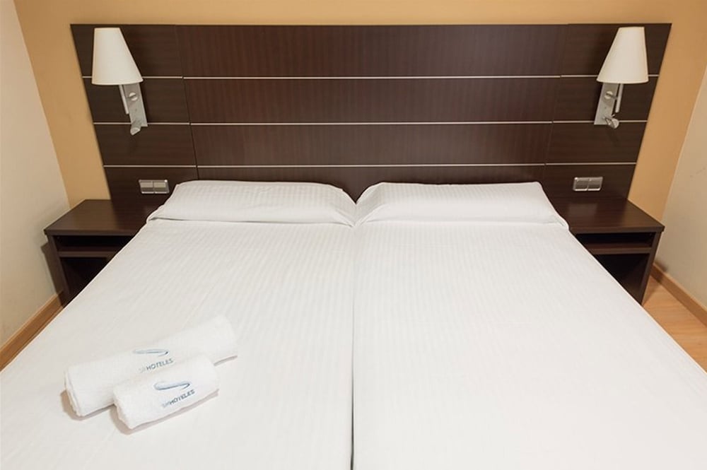 Double or Twin Room - Photo 3