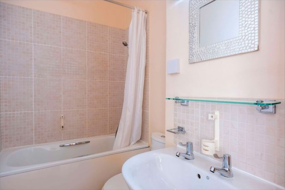 Standard Quad Room - Photo 6