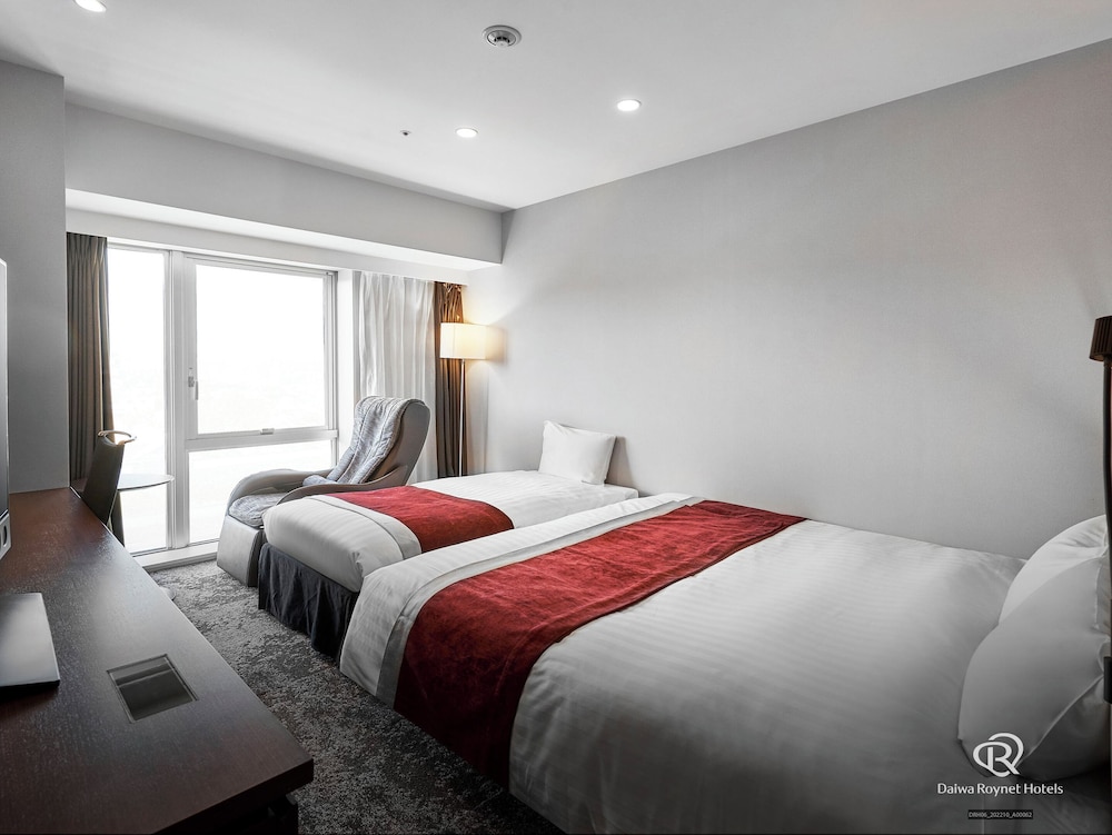 [No Smoking/No View] Deluxe King + Extra Bed - Photo 2