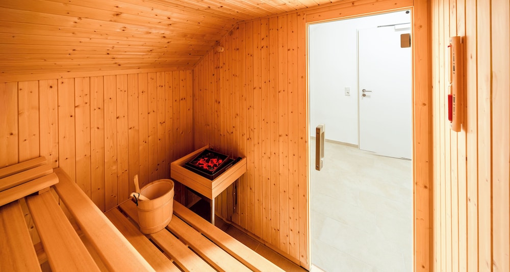 Junior Suite, 1 King Bed, Sauna - Photo 4