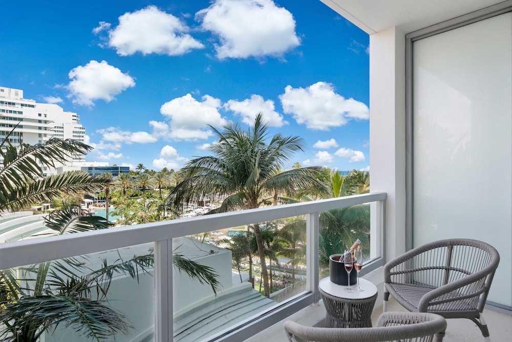 Junior Suite, 1 King Bed with Sofa bed, Balcony, Resort View