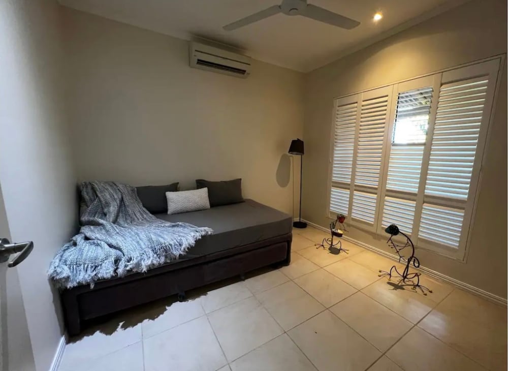 Basic Villa photo 1