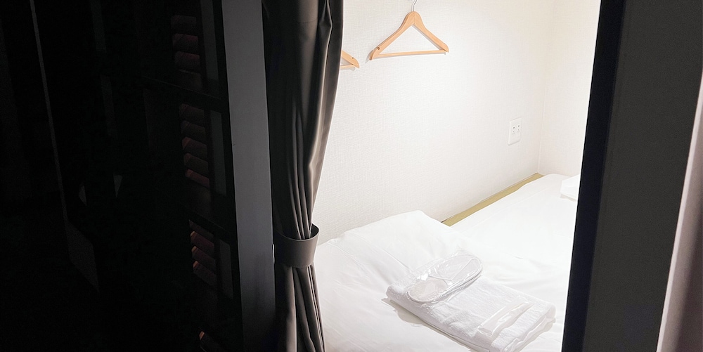 Basic Shared Dormitory, Men only