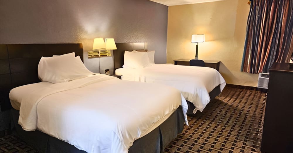 Room, 2 Double Beds, Non Smoking - Photo 2