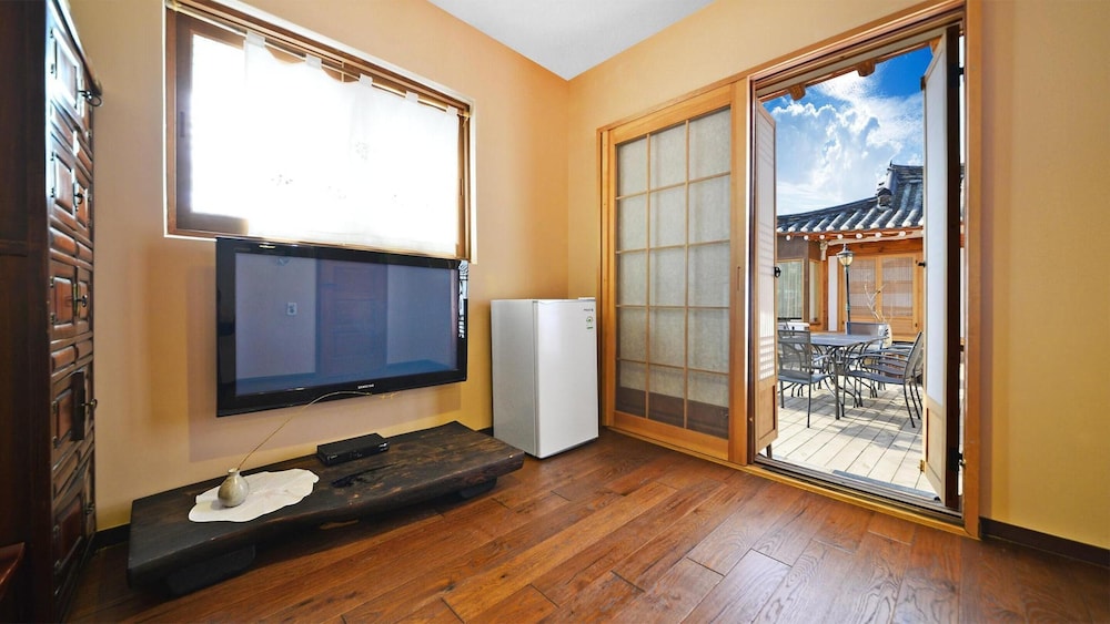 Basic Room, 1 Bedroom (Bergamoth ( No cooking )) - Photo 1