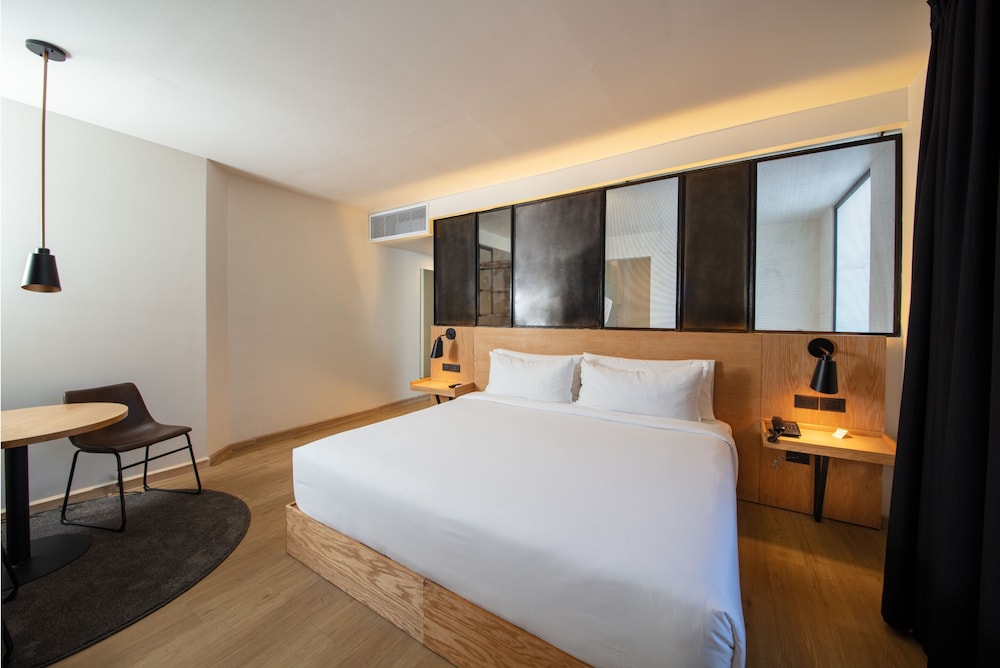 Junior Room - Photo 1