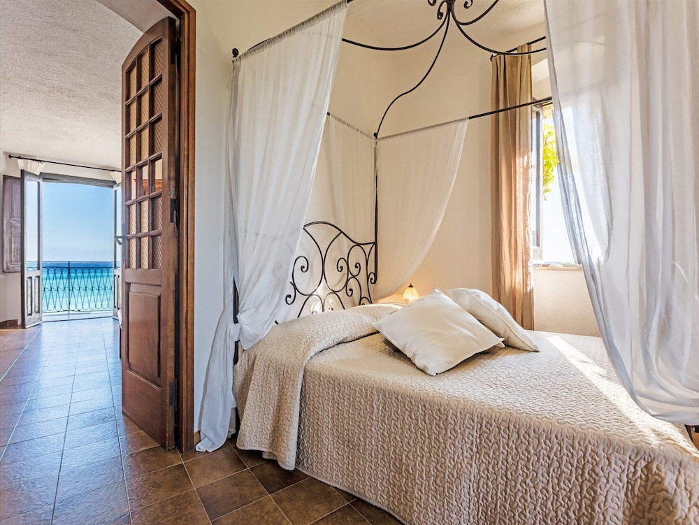 Villa photo 1
