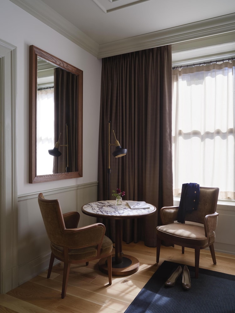 Room, 1 King Bed, Courtyard View - Photo 4