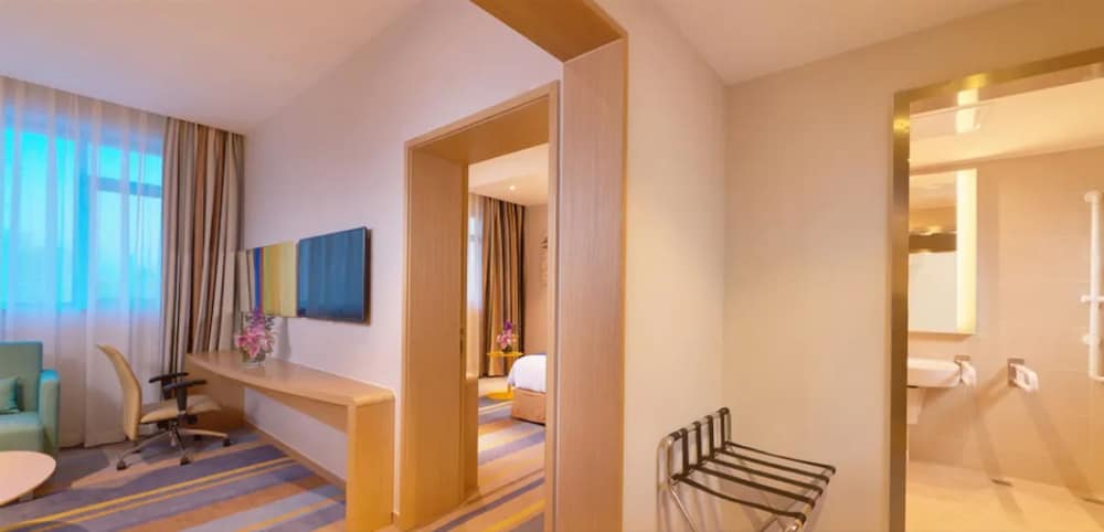 Suite, 1 Bedroom, Accessible photo 2