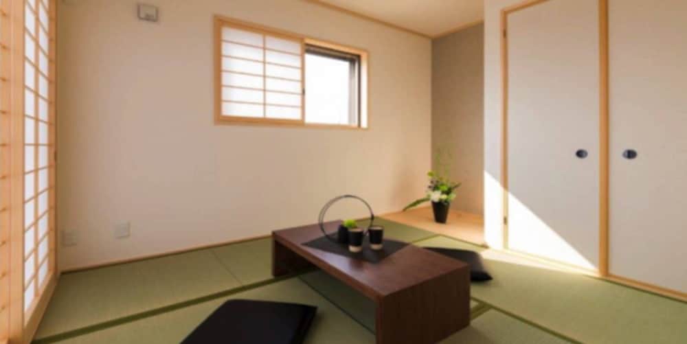 Family Room, Shared Bathroom (Japanese Style, with Toilet, 9 Futon) photo 1