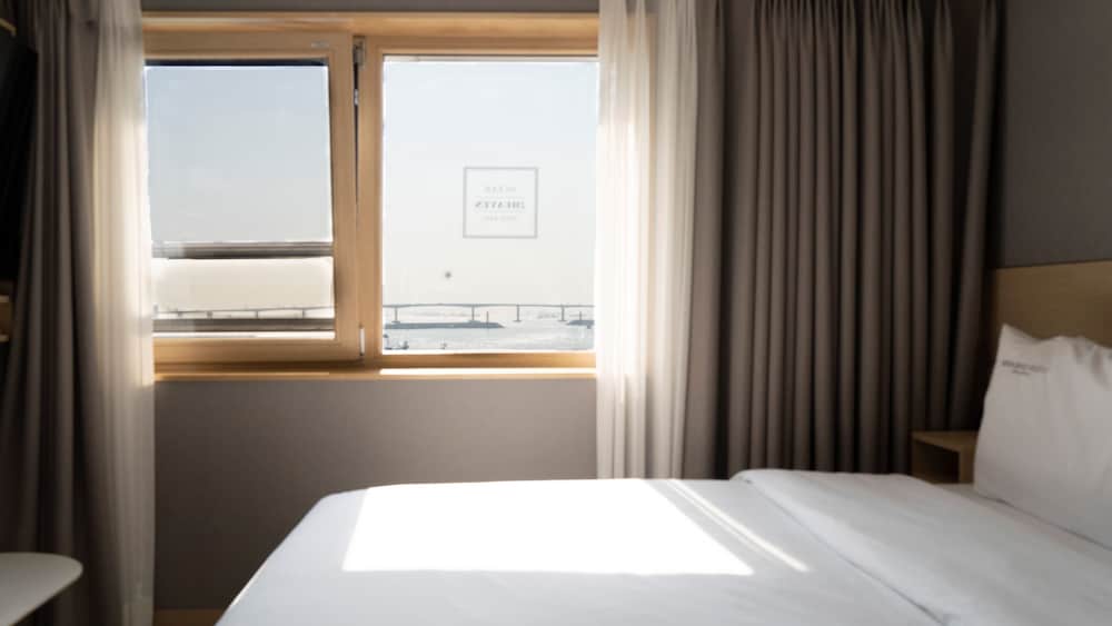 Ocean View Queen Room