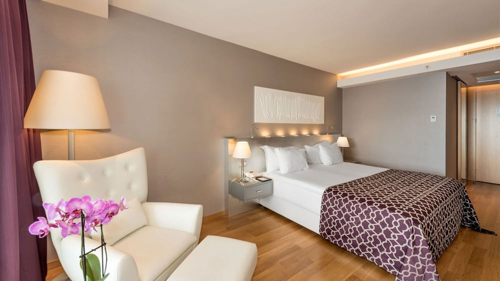 Deluxe Room, City View