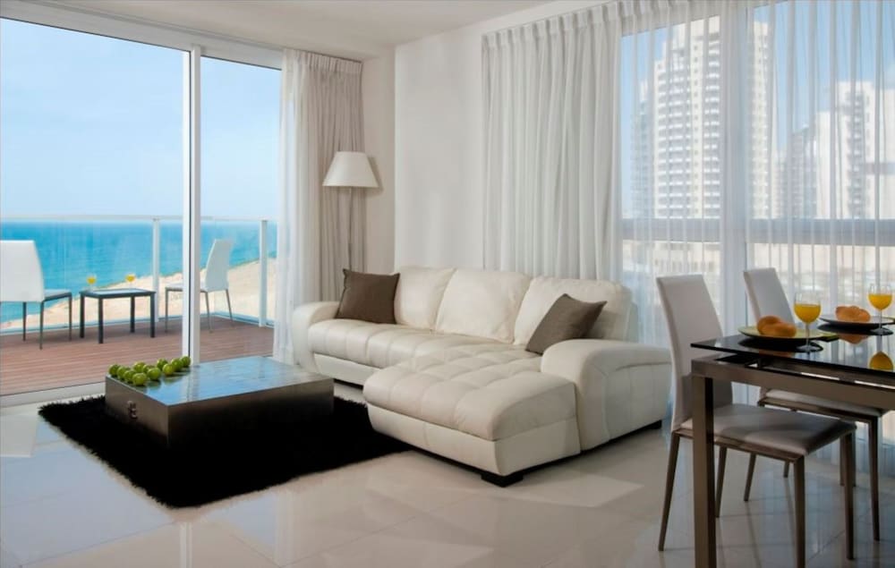 Grand Suite, 2 Bedrooms, Sea View photo 3