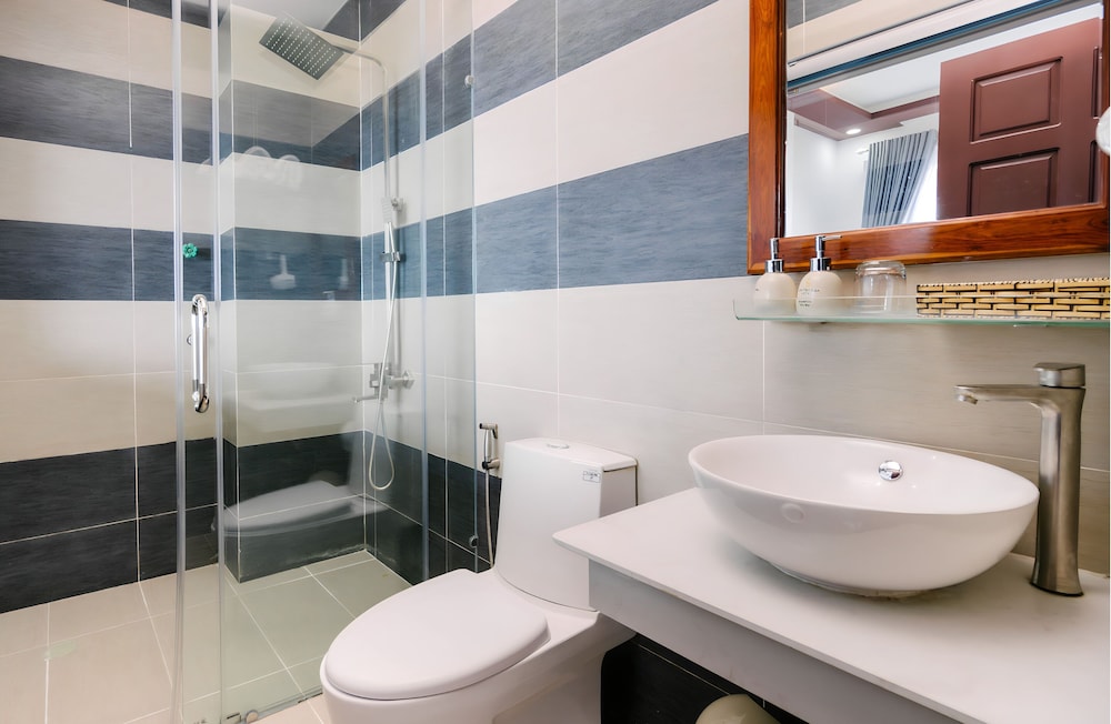 Standard Suite - Photo 10