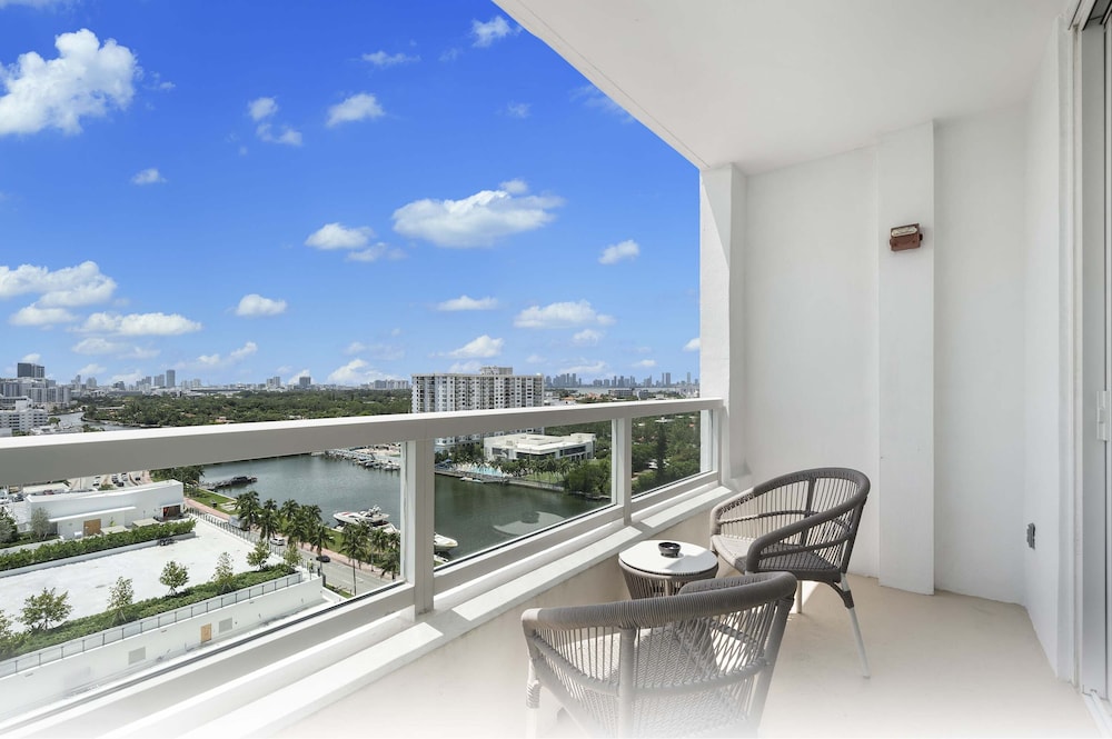 Junior Suite, 1 King Bed with Sofa bed, Balcony, River View