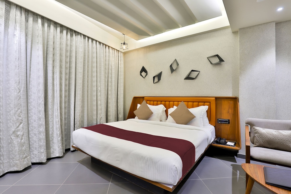 Deluxe Room - Photo 10