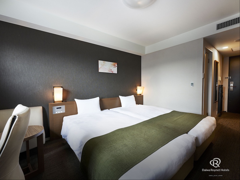 Twin Room, Smoking (2 Connected Single Beds) photo 2