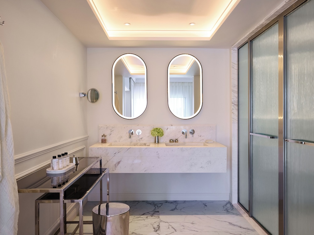 Deluxe Suite Sea View - Photo 4