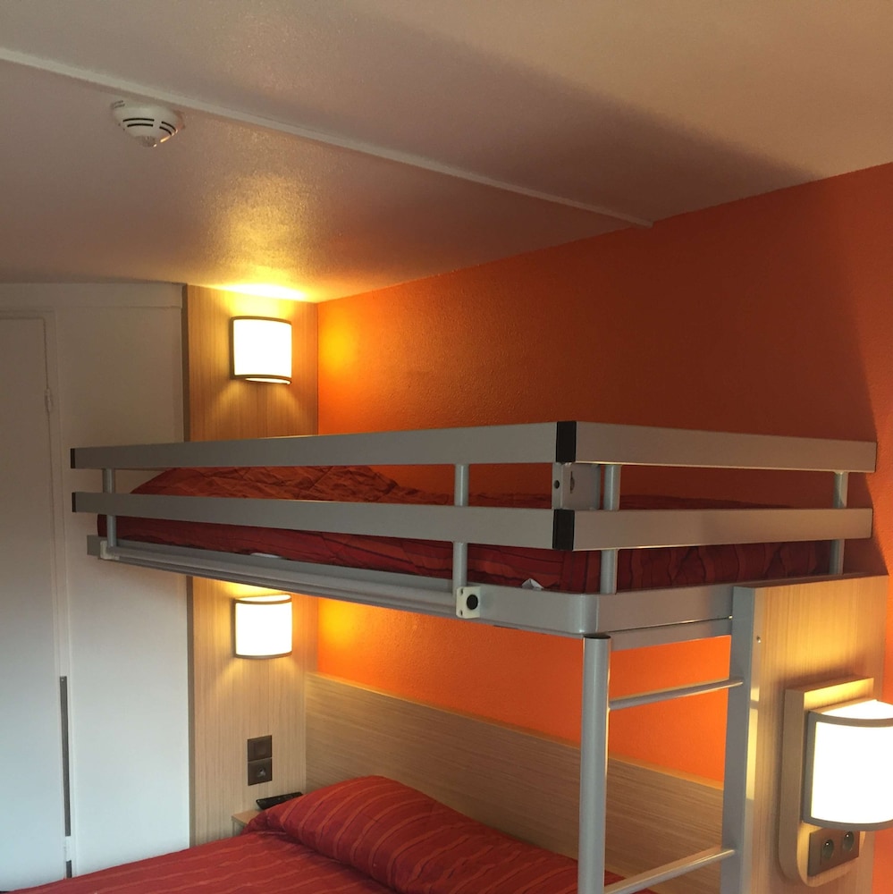 Standard Room, Multiple Beds (1 Double and 1 Single bed) - Photo 5