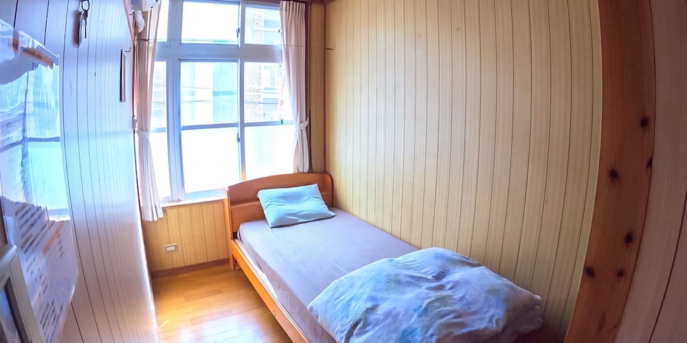 Single Room, Shared Bathroom photo 1