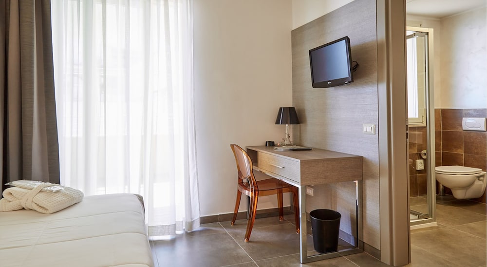 Superior Single Room, Balcony, Sea View photo 3