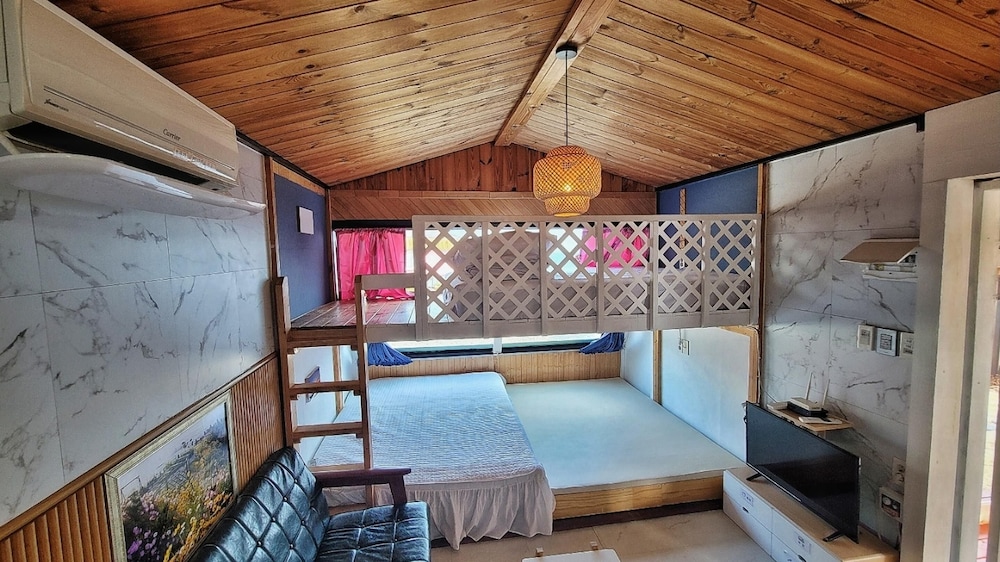 Basic Room, 1 Bedroom (Dogchae Caravan 08 (Ocean View)) - Photo 8