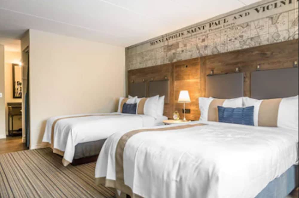 Standard Room, 2 Queen Beds, Non Smoking - Photo 8