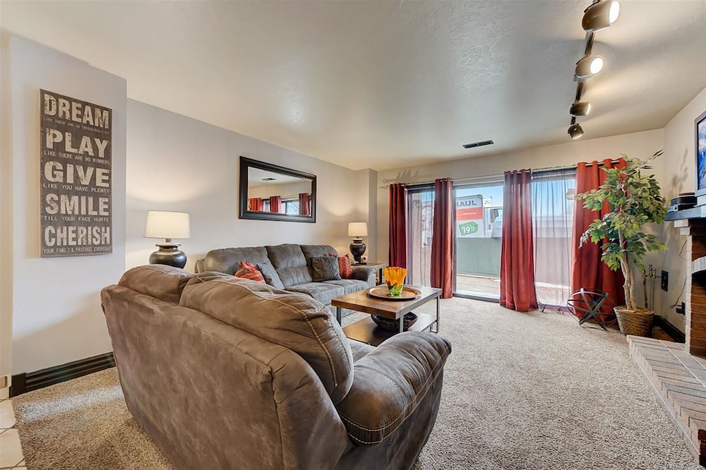 3 Bedroom Condominium photo 1