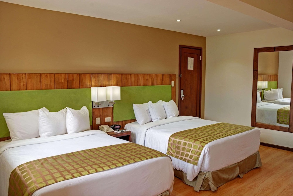 Room, 2 Double Beds, Non Smoking - Photo 2