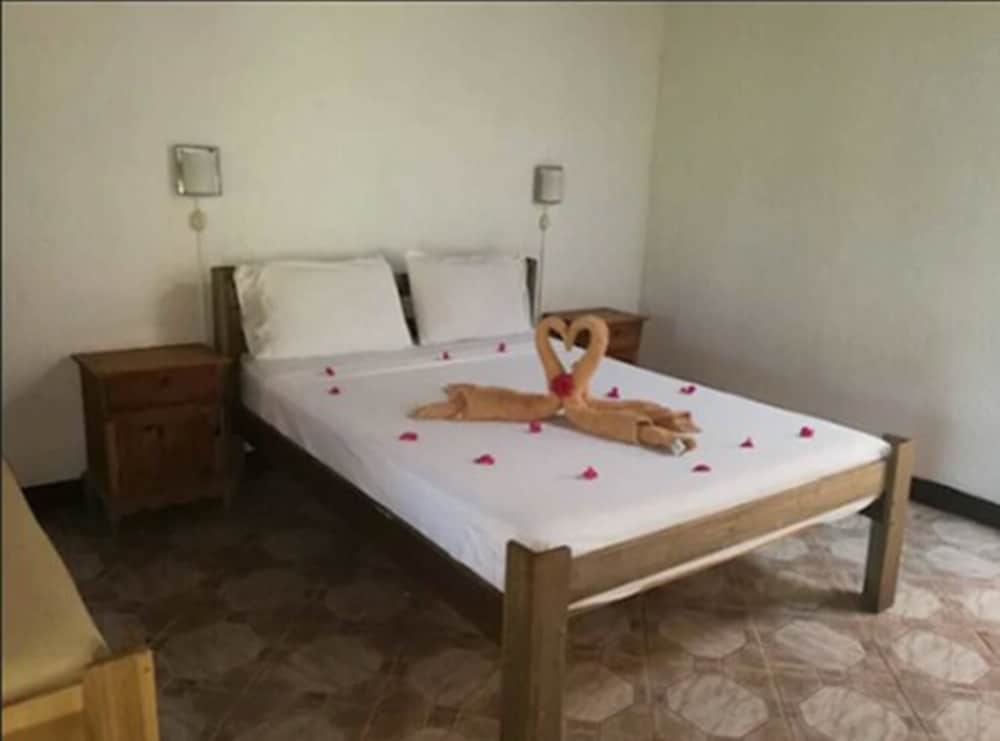 Standard Room, Multiple Beds, Non Smoking photo 2