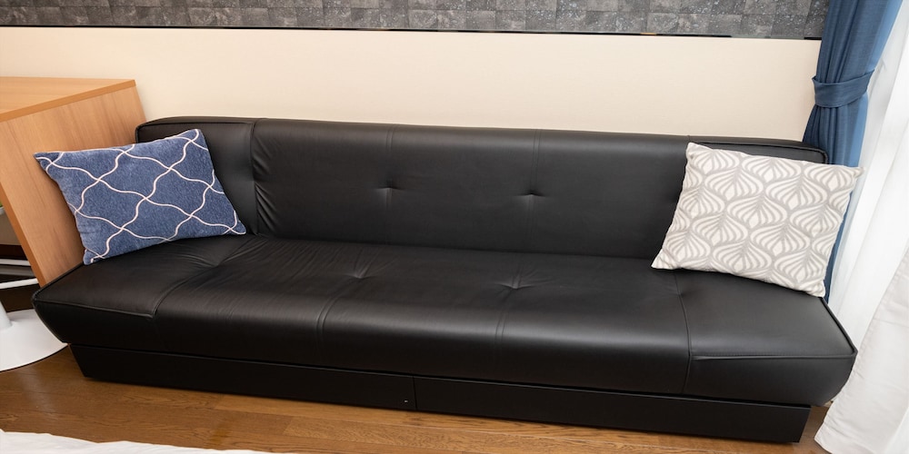 Economy Triple Room photo 2