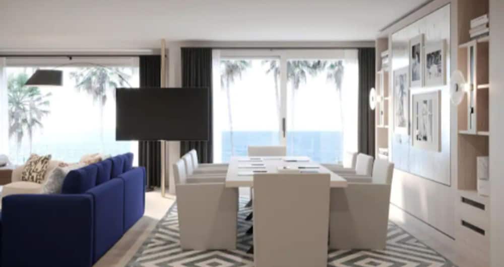 Oceanfront King Boardroom Suite