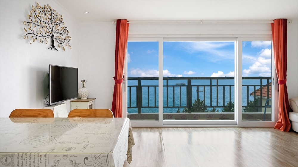 Basic Room, 1 Bedroom (Roman (Gajok/Dancheung/Ocean view))