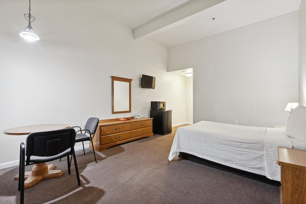 Standard Single Room, 1 Queen Bed, Non Smoking photo 2