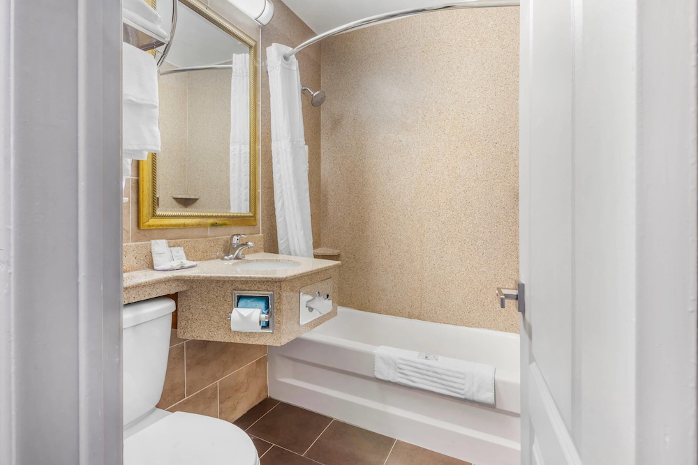 Suite, Multiple Beds, Non Smoking (Upgrade) photo 2