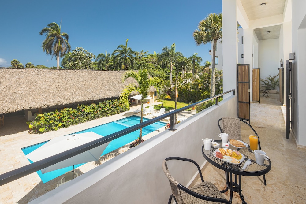 Superior Apartment, Pool View photo 3