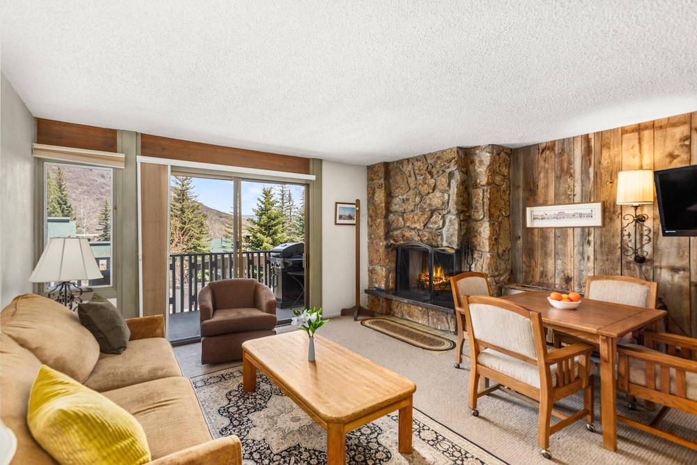 Condo (Lichenhearth 9)
