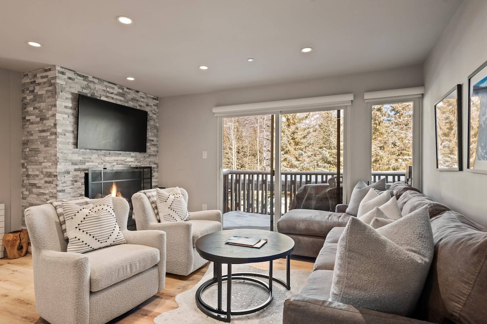 Condo (Lichenhearth 3)